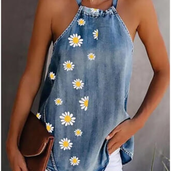 2xHP๐A list Halter style denim floral blouse - Picture 3 of 3